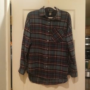 Mountain Hardware long sleeved real plaid button down shirt